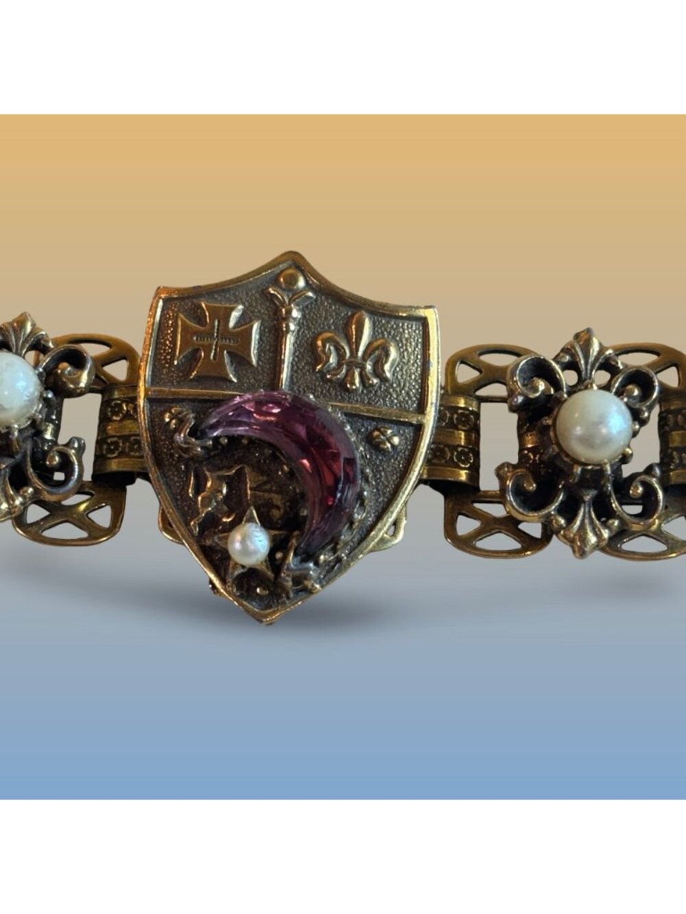 1950s Heraldic Panel Bracelet Antique Gold Tone Medieval Crest Design Vintage - Picture 4 of 8